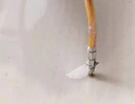 五指山瓷砖空鼓维修公司专业解答在瓷砖铺贴过程中，如果使用的砂料过粗（如全部使用了粗砂），可能会导致以下问题