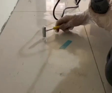 五指山瓷砖开裂维修公司专业分享瓷砖在铺贴前如果没有沥干水分，将会导致以下问题